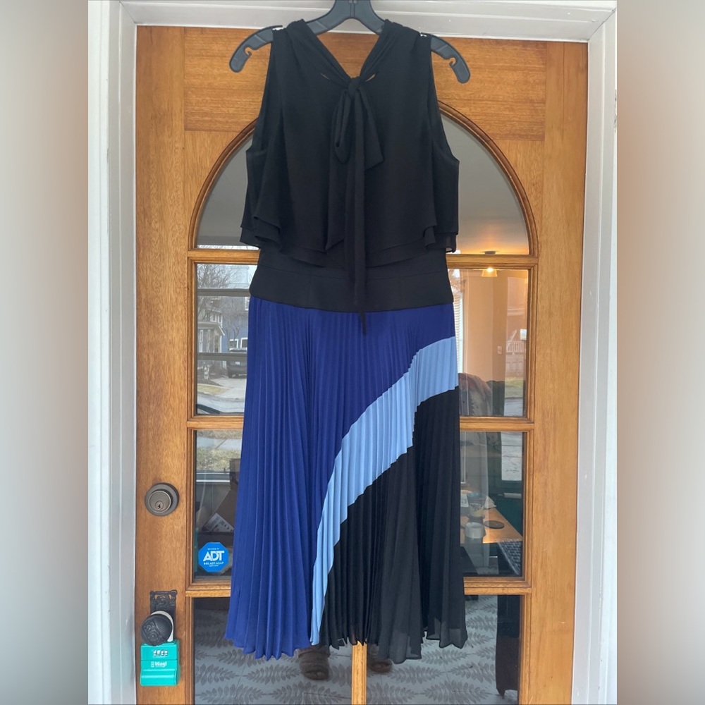 BCBGMAXAZRIA Linnette Black And Blue Sunburst Pleated Dress Size 6 - Picture 2 of 9